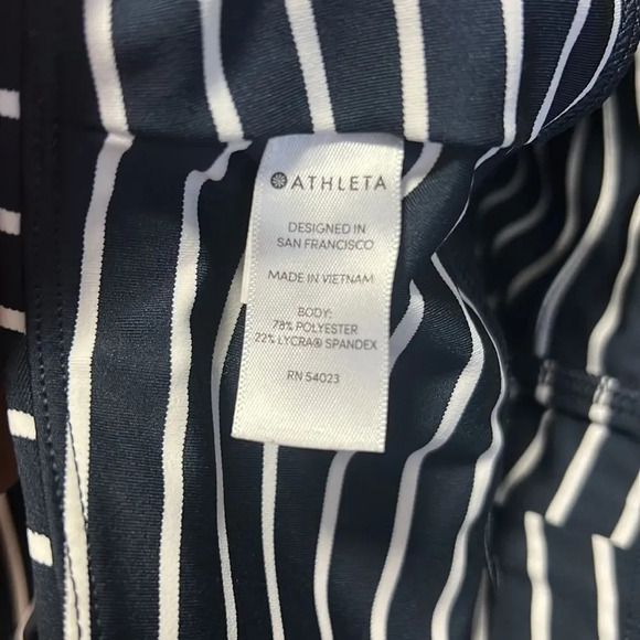 Athleta Women’s Stripe Contender 7/8 Tight In Powerlift Blue and white Capri XS - Picture 10 of 10